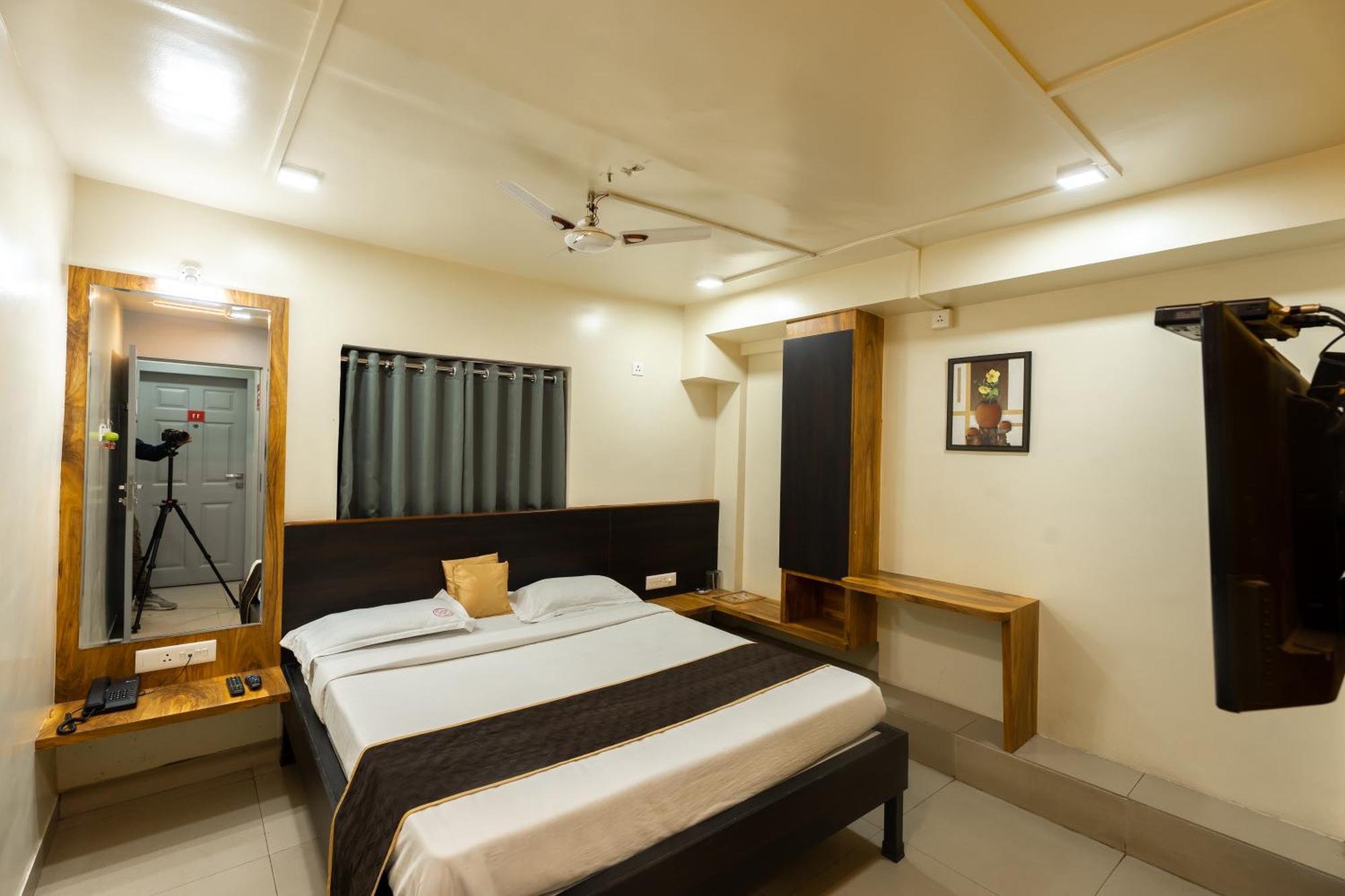 Hotel Ellora Park